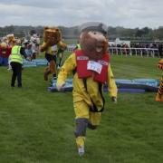Stormy Stan leads the way in the Mascot Gold Cup