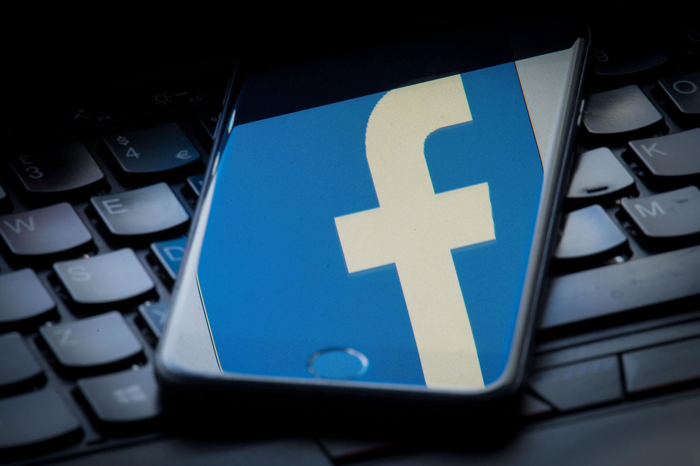 Facebook: Send us your naked photos to combat revenge porn ...